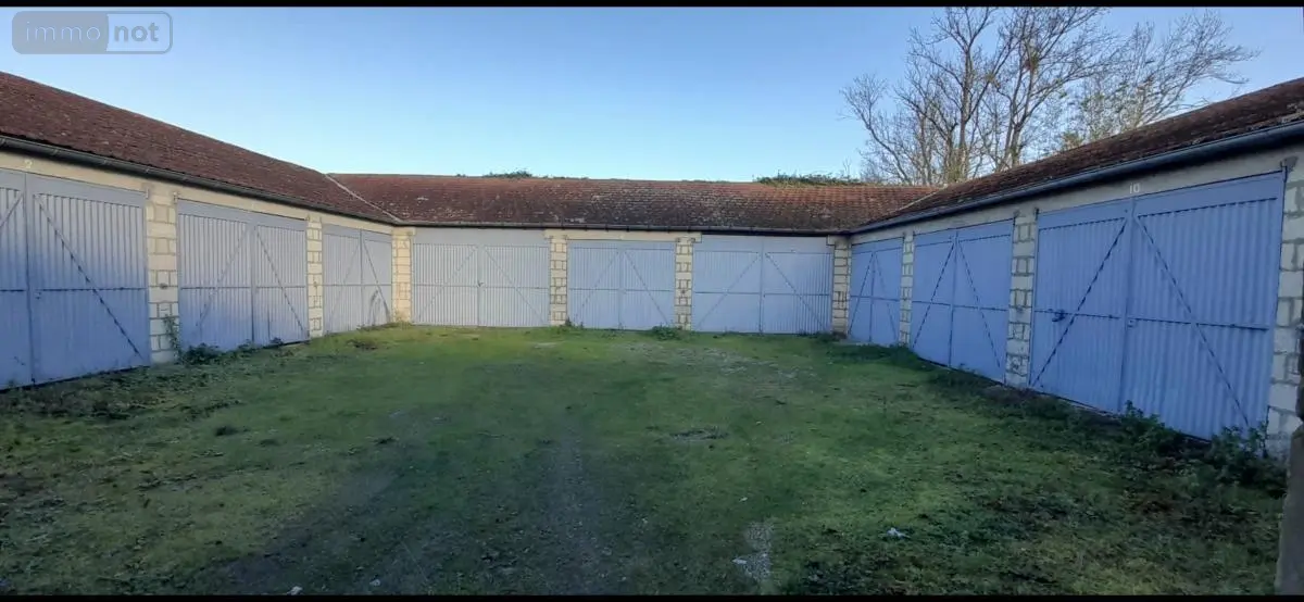 Garage et parking a vendre Saintes 17100 Charente-Maritime 17 225 m2 167872 euros 17111-646 001