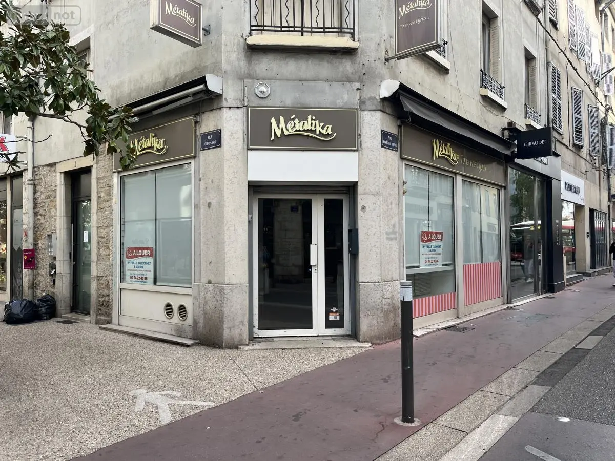 Location fonds et murs commerciaux Bourg-en-Bresse 01000 Ain 01 58 m2 741 euros 01083-L154 001