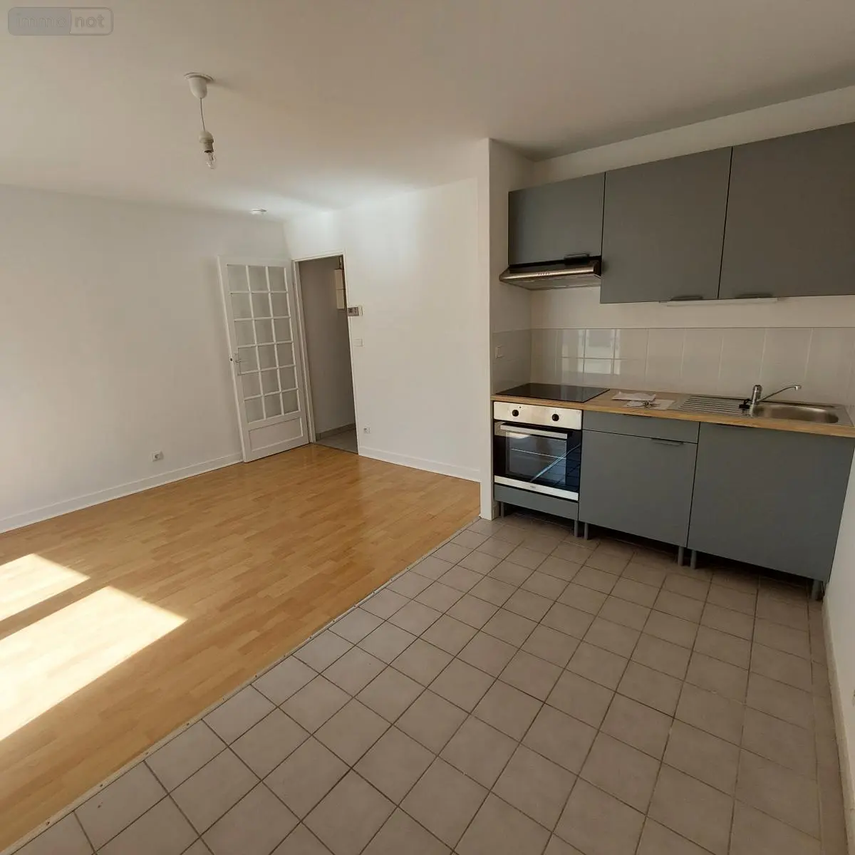 Location appartement Reims 51100 Marne 51 27 m2 1 pièce 535 euros 51046-L118 001