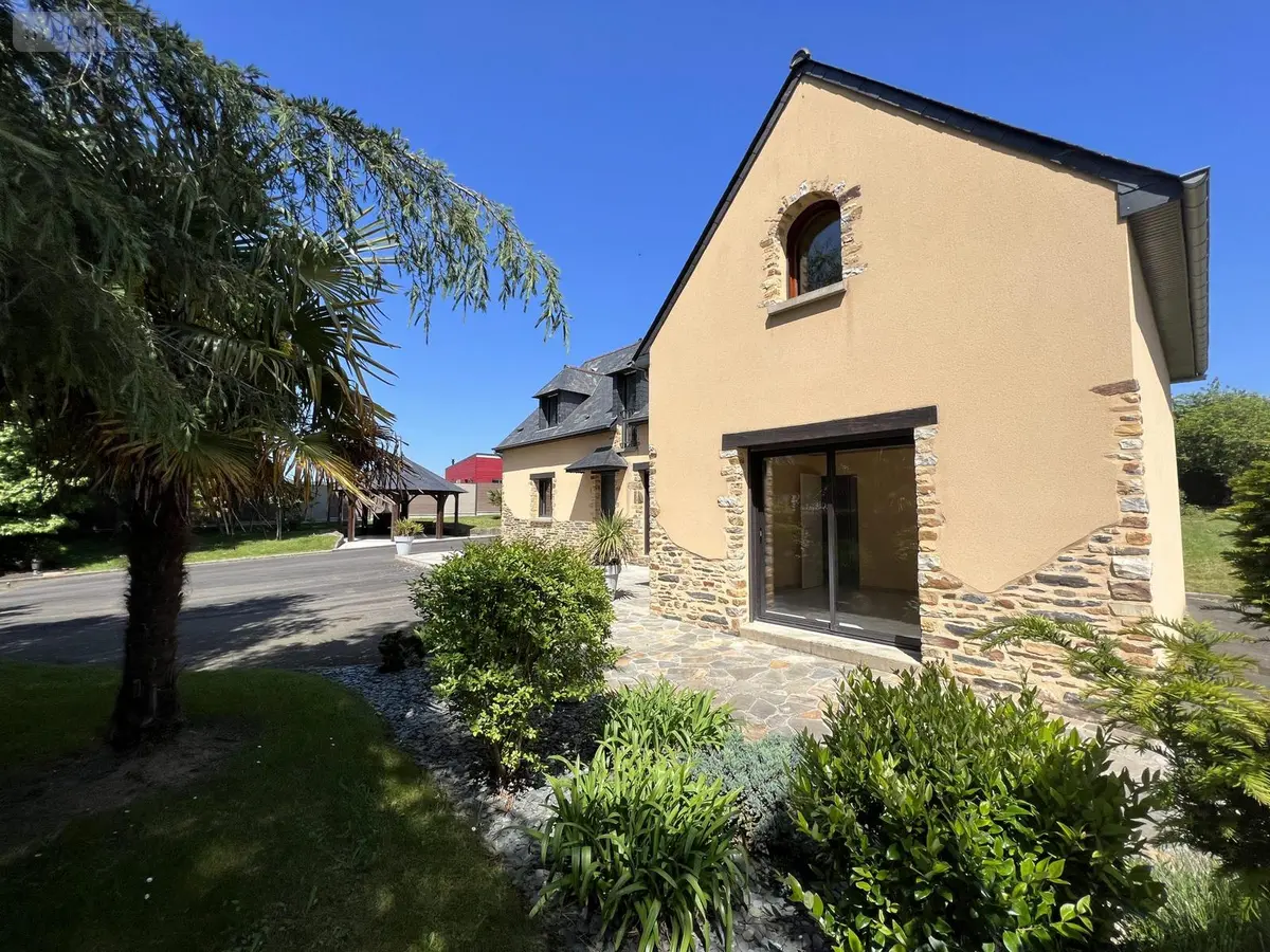 Maison a vendre Châteaugiron 35410 Ille-et-Vilaine 35 160 m2 8 pièces 405240 euros VM2422-35018 001