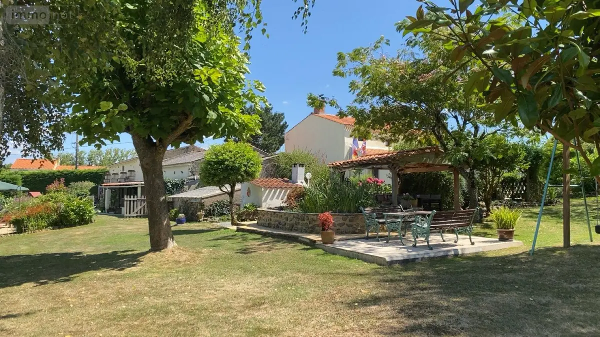 Maison a vendre Maché 85190 Vendée 85 352 m2 12 pièces 610700 euros 092/M/2510-85092 001