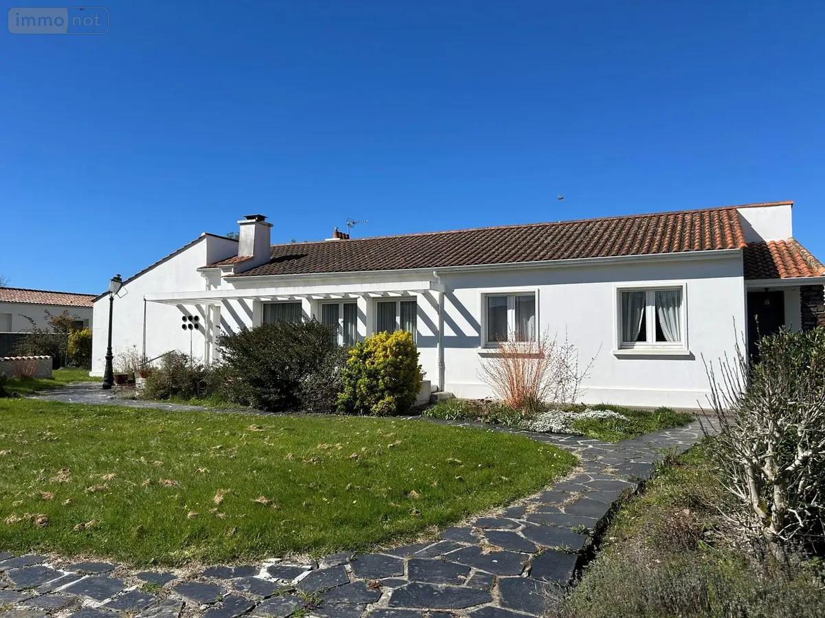 Maison a vendre Beauvoir-sur-Mer 85230 Vendée 85 223 m2 12 pièces 404700 euros 092/M/2537-85092 001