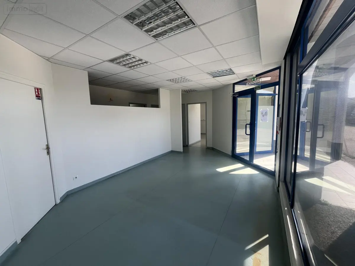 Location fonds et murs commerciaux Ambérieu-en-Bugey 01500 Ain 01 130 m2 2000 euros LF042-01032 001