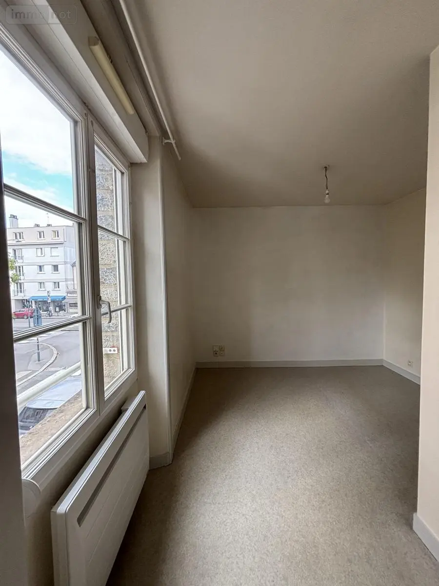 Location appartement Rennes 35000 Ille-et-Vilaine 35 24 m2 1 pièce 420 euros LA2200-35018 001
