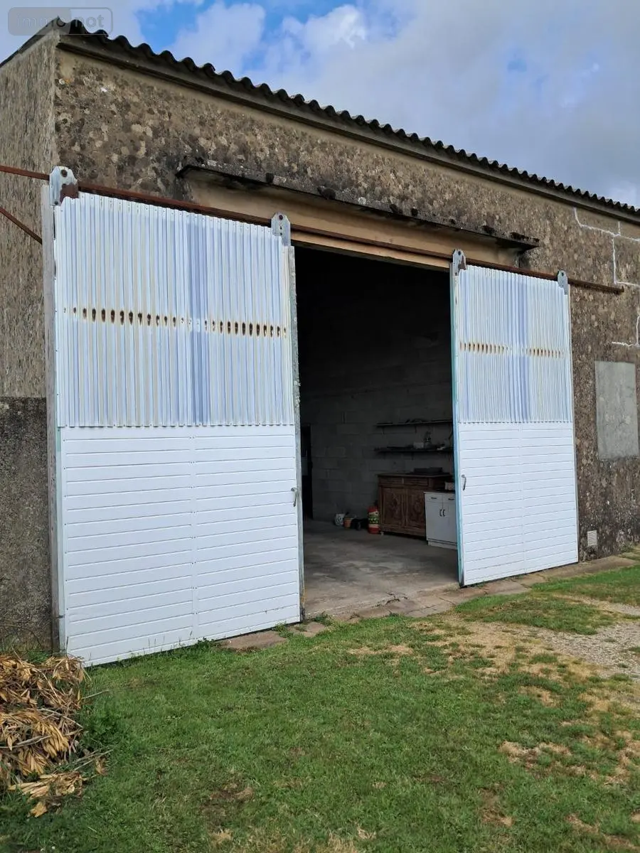 Garage et parking a vendre Bouin 85230 Vendée 85 58300 euros 999/M/2321-85092 001