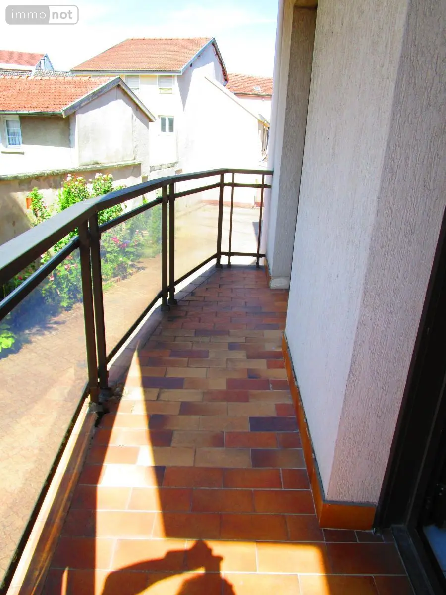 Location appartement Châlons-en-Champagne 51000 Marne 51 33 m2 1 pièce 396 euros 51084-L568 001