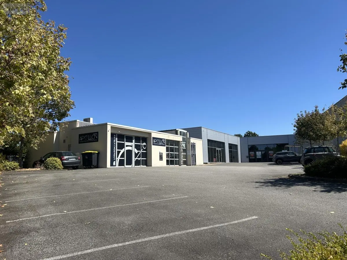 Fonds et murs commerciaux a vendre Laval 53000 Mayenne 53 600 m2 574750 euros 53006-1359 001