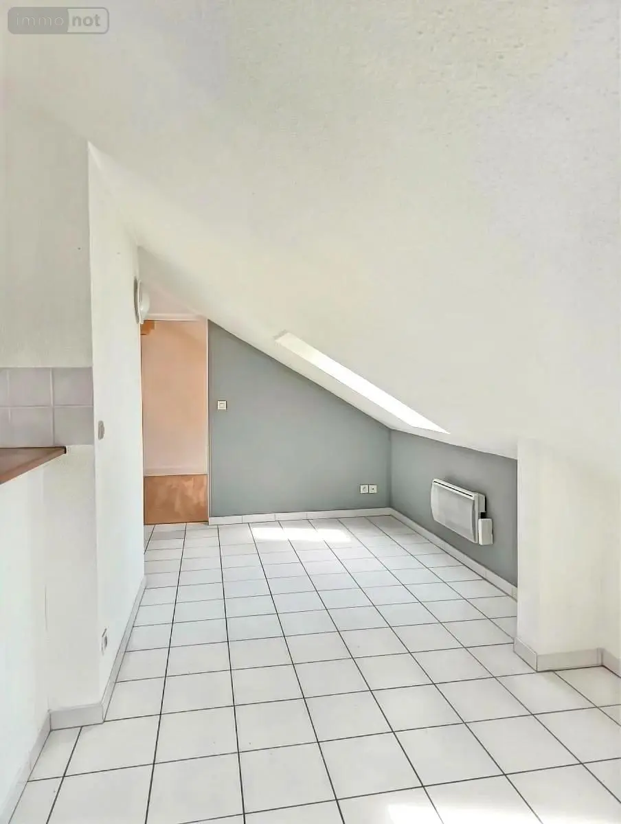 Location appartement Reims 51100 Marne 51 24 m2 2 pièces 490 euros 51082-L1047 001