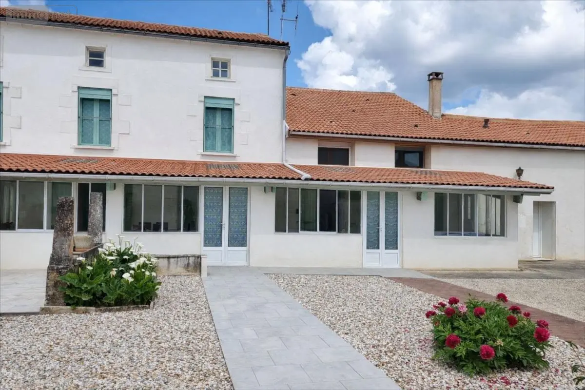 Maison a vendre Saint-Genis-de-Saintonge 17240 Charente-Maritime 17 296 m2 12 pièces 210000 euros 1918 001