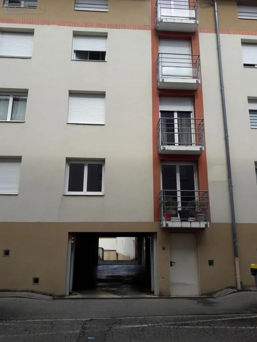 Location garage et parking Bourg-en-Bresse 01000 Ain 01 10 m2 72 euros 01083-L133 001