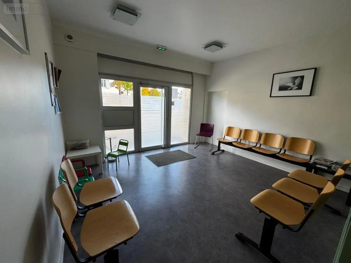 Location fonds et murs commerciaux Dole 39100 Jura 39 15 m2 480 euros 39033-L542 001