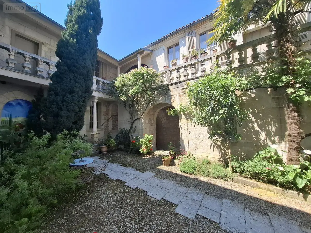 Maison a vendre Saintes 17100 Charente-Maritime 17 350 m2 13 pièces 988000 euros 17111-674 001