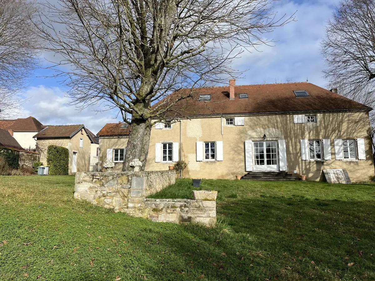 Maison a vendre Broût-Vernet 03110 Allier 03 310 m2 14 pièces 480000 euros 63022-38 001