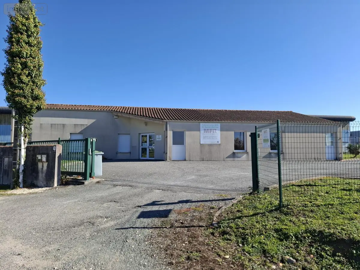 Fonds et murs commerciaux a vendre Saintes 17100 Charente-Maritime 17 249 m2 9 pièces 355000 euros 17111-692 001