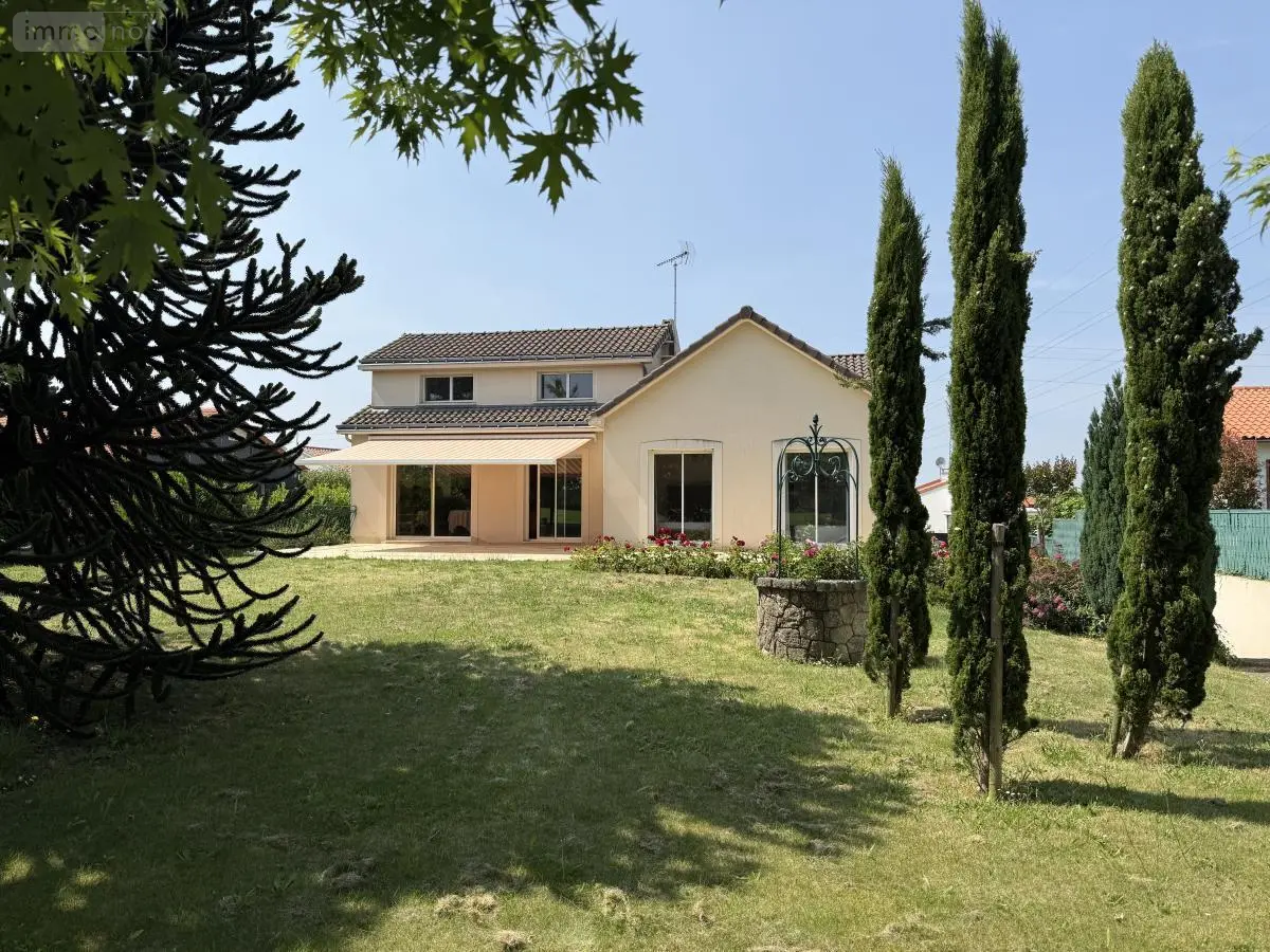 Maison a vendre Cholet 49300 Maine-et-Loire 49 192 m2 9 pièces 354160 euros 49058-1500 001