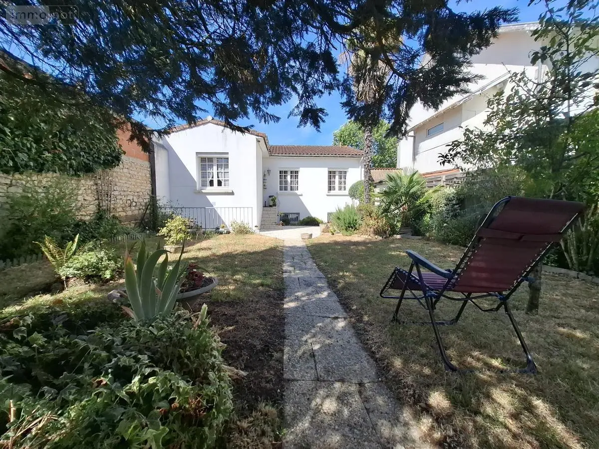 Maison a vendre Saintes 17100 Charente-Maritime 17 147 m2 8 pièces 374000 euros 17111-746 001