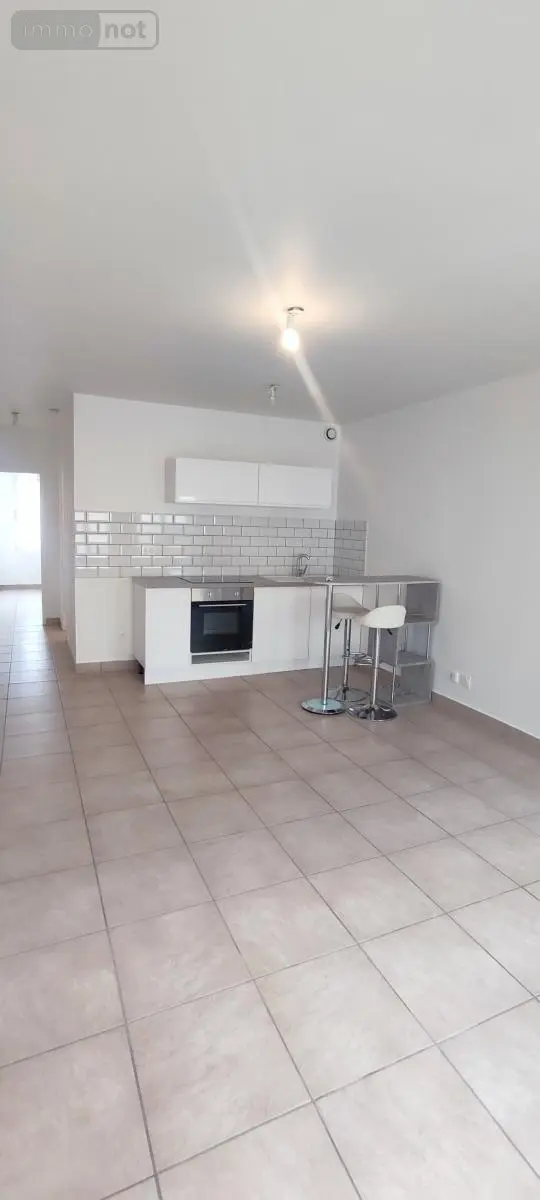 Location appartement Châlons-en-Champagne 51000 Marne 51 44 m2 2 pièces 660 euros 51084-L666 001