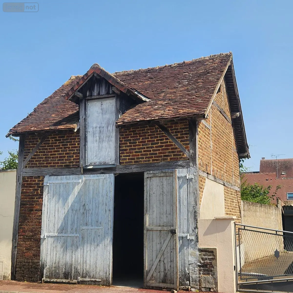 Garage et parking a vendre La Ferté-Bernard 72400 Sarthe 72 28 m2 12000 euros 72085-2171 001