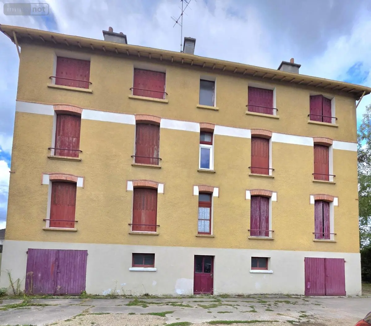 Immeuble de rapport a vendre Vierzon 18100 Cher 18 356 m2 248994 euros 18058-62 001