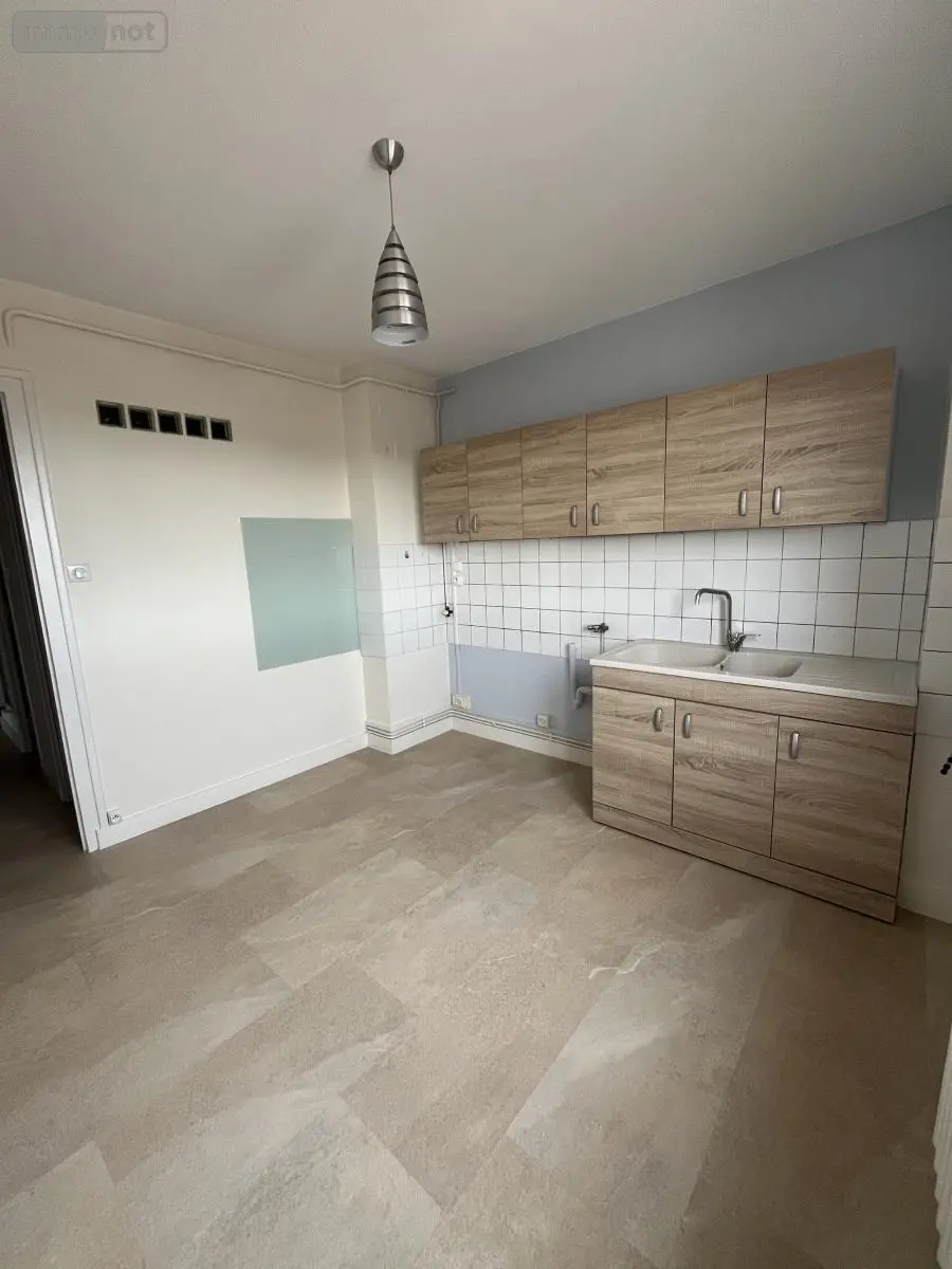 Location appartement Bourg-en-Bresse 01000 Ain 01 62 m2 3 pièces 800 euros 01083-L140 001