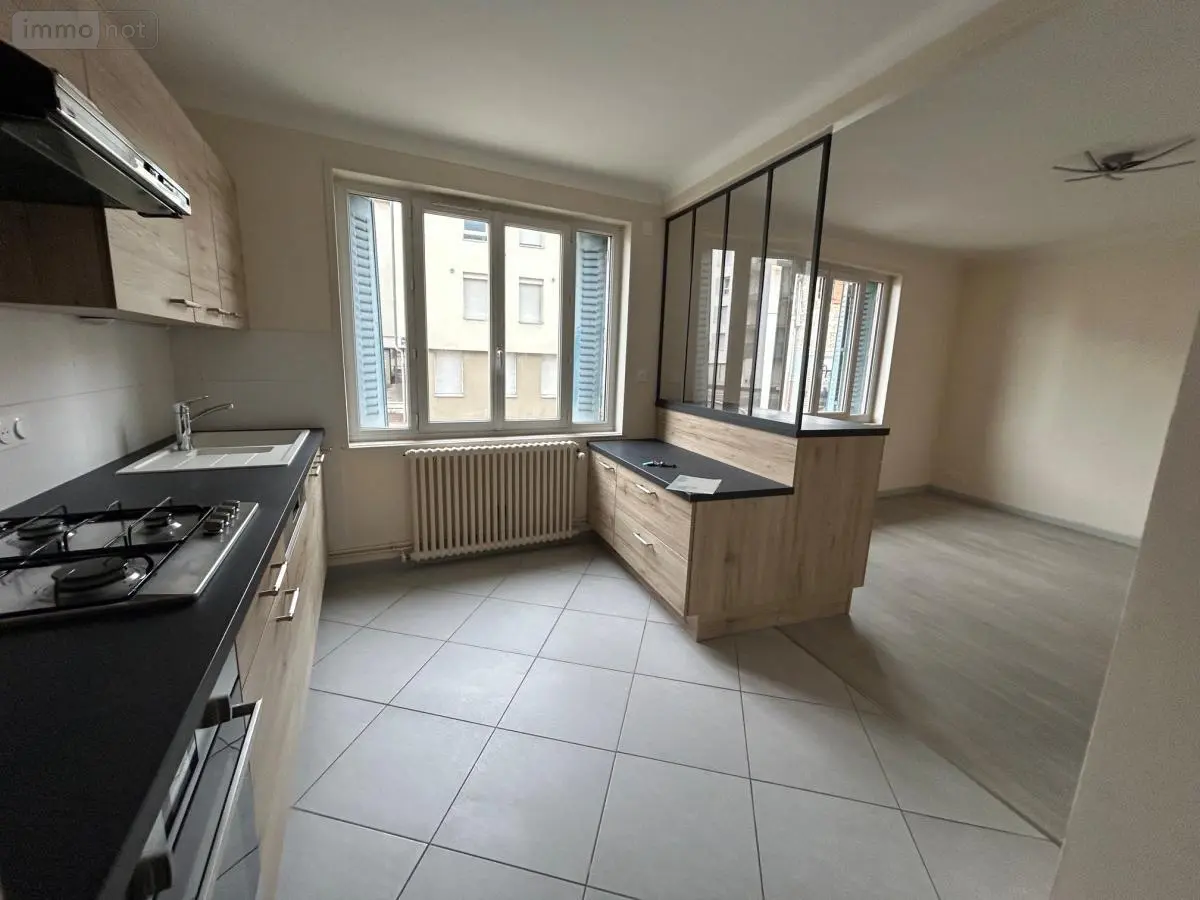 Location appartement Bourg-en-Bresse 01000 Ain 01 70 m2 4 pièces 706 euros 01065-L413 001