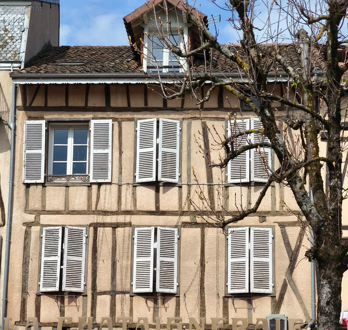 Immeuble de rapport a vendre Maurs 15600 Cantal 15 164 m2 6 pièces 147000 euros 059-1567 001