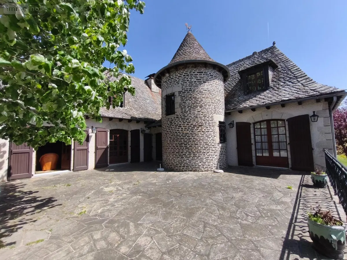Maison a vendre Montsalvy 15120 Cantal 15 210 m2 8 pièces 299730 euros 059-2003 001