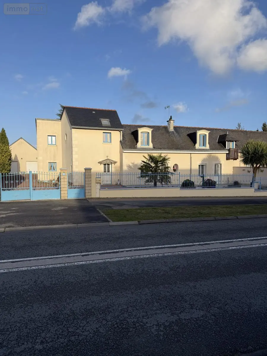 Maison a vendre Longué-Jumelles 49160 Maine-et-Loire 49 232 m2 8 pièces 376200 euros 49076-350 001