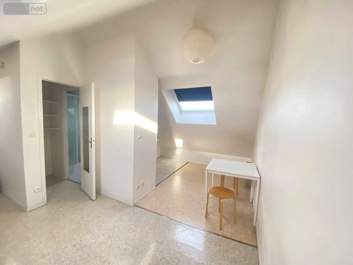 Location appartement Reims 51100 Marne 51 37 m2 1 pièce 415 euros 51082-L1038 001