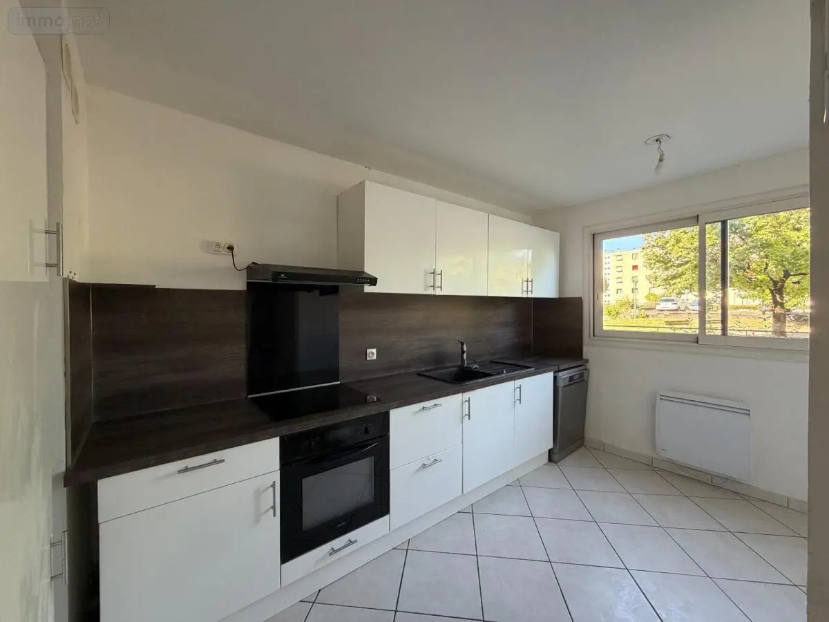 Appartement a vendre Saint-Priest 69800 Rhône 69 74 m2 3 pièces 179000 euros 01070-819 001