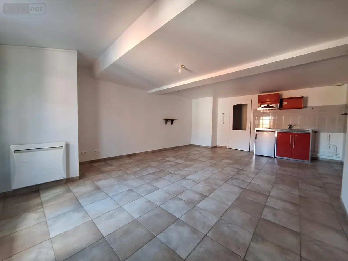 Location appartement Chalon-sur-Saône 71100 Saône-et-Loire 71 37 m2 1 pièce 395 euros STUDIO GRANDE RUE 001
