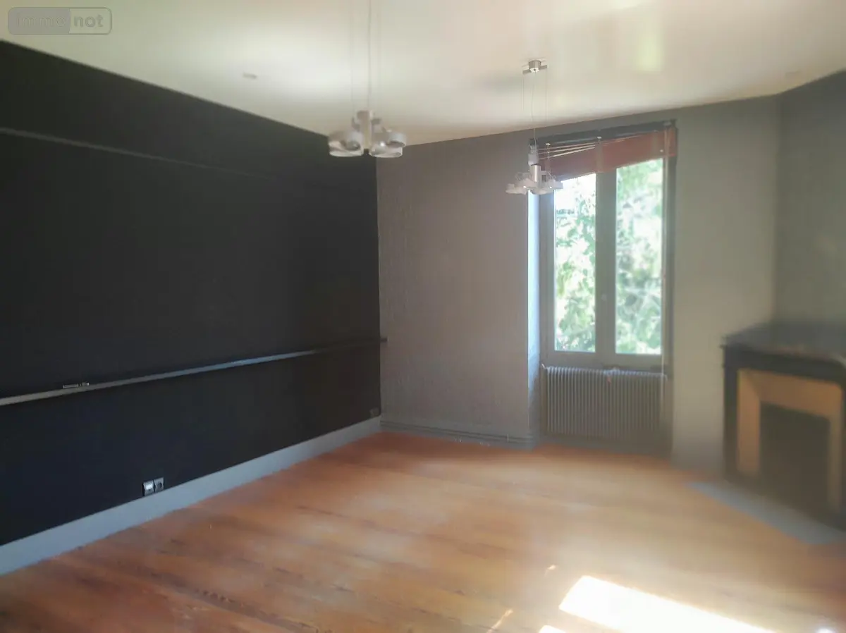 Location fonds et murs commerciaux Bourg-en-Bresse 01000 Ain 01 62 m2 3 pièces 655 euros BUREAU A LOUER 1er étage 001