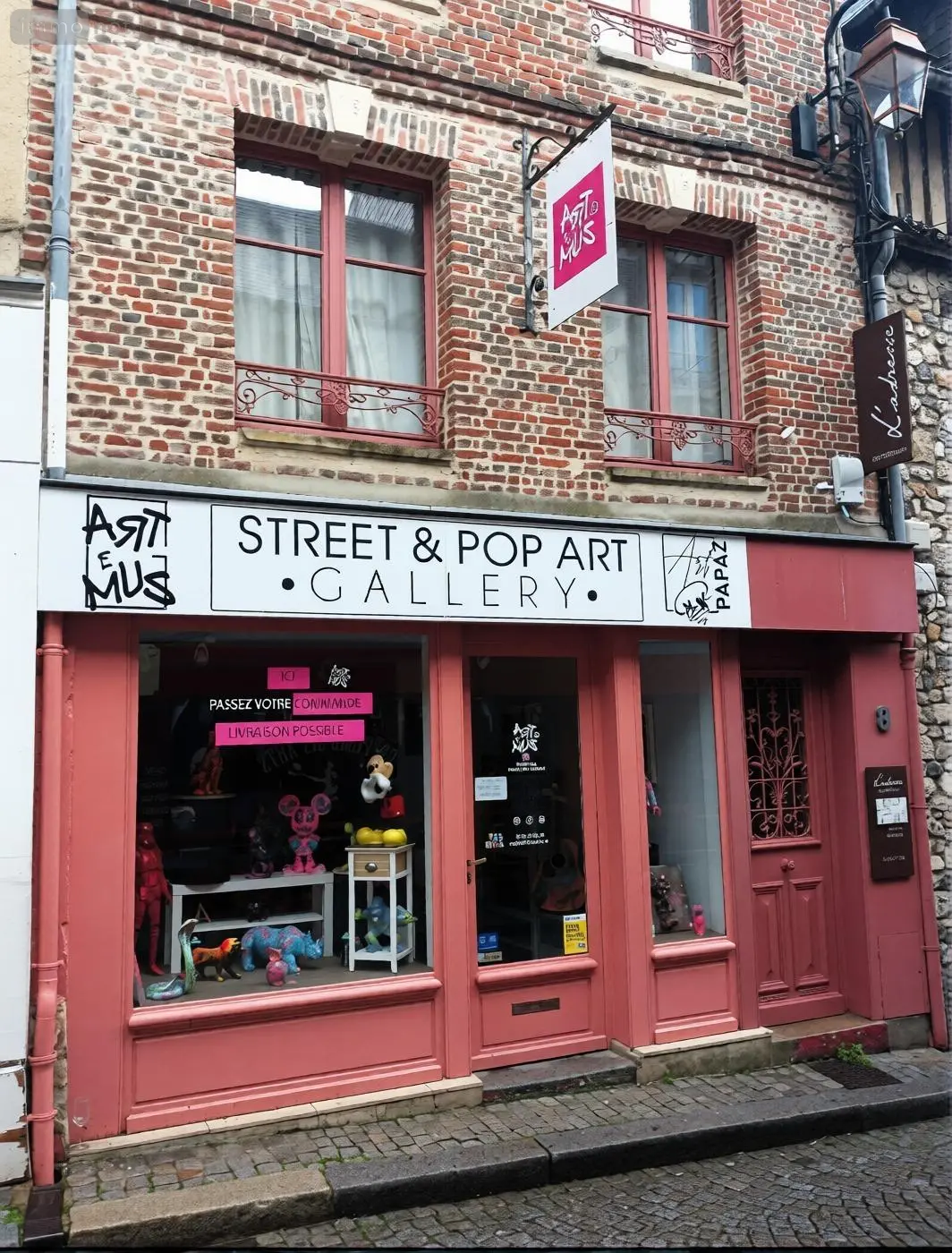 Location fonds et murs commerciaux Honfleur 14600 Calvados 14 1 pièce 1420 euros LO705 001