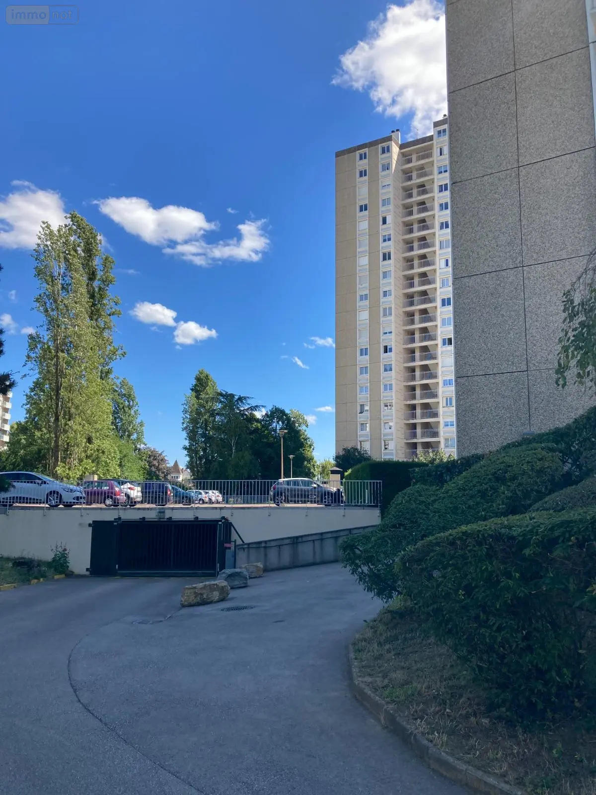 Location garage et parking Chalon-sur-Saône 71100 Saône-et-Loire 71 12 m2 80 euros 18 Rue Maréchal de Lattre de Tassigny 001