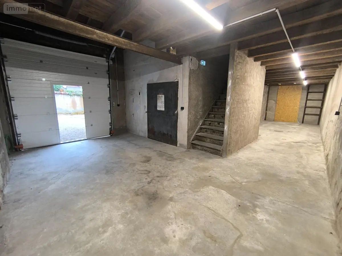 Location fonds et murs commerciaux Bourg-en-Bresse 01000 Ain 01 2 pièces 700 euros local av Macon 001