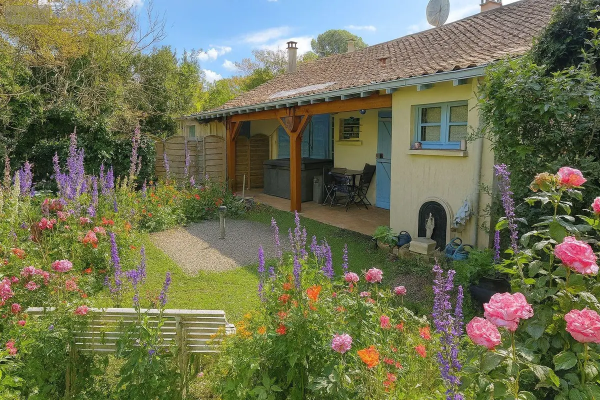 Maison a vendre Meschers-sur-Gironde 17132 Charente-Maritime 17 86 m2 7 pièces 472500 euros 1889 MER PROCHE : 2 maisons 001