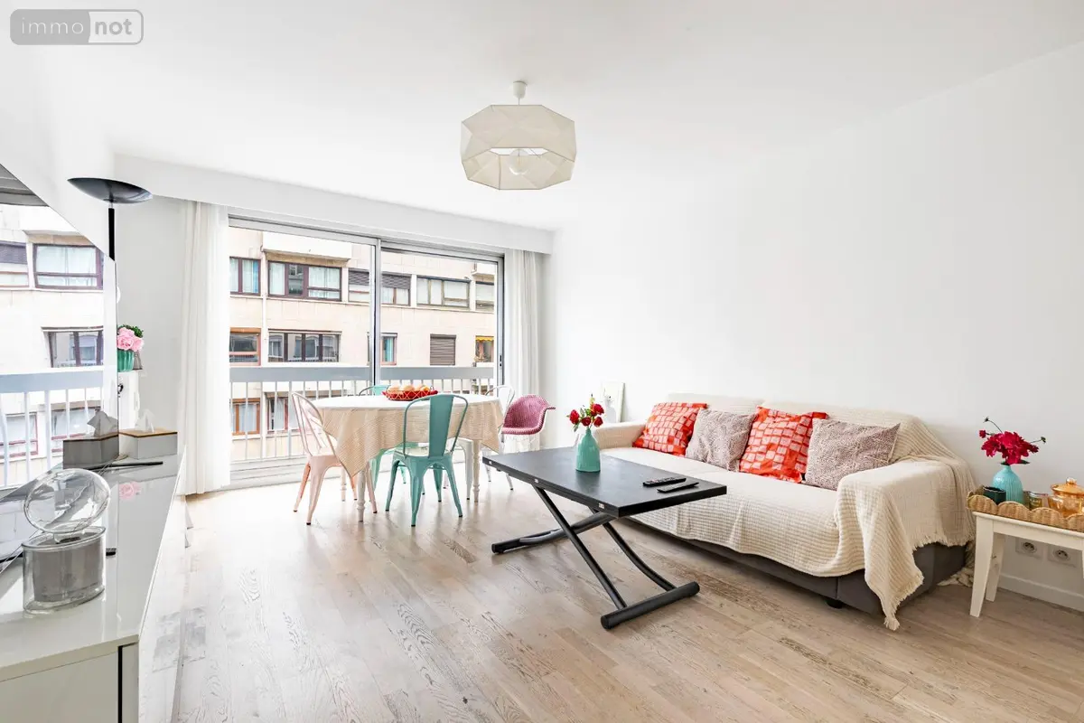 Appartement a vendre Paris 15e Arrondissement 75015 Paris 75 74 m2 3 pièces 623150 euros LOURMEL 001