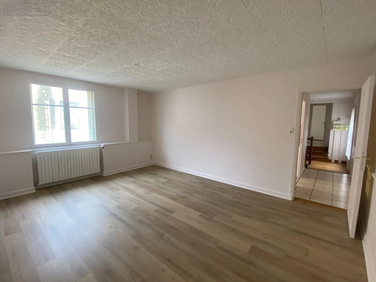 Location appartement Salornay-sur-Guye 71250 Saône-et-Loire 71 82 m2 3 pièces 640 euros location_appartement_com_71495_71250 001