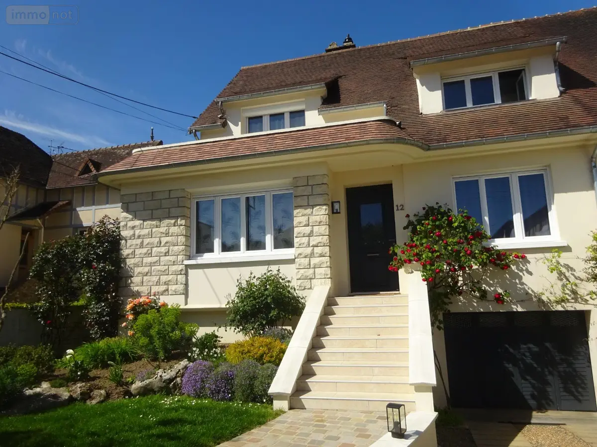 Maison a vendre Nogent-le-Rotrou 28400 Eure-et-Loir 28 137 m2 6 pièces 323800 euros NOG 1052 001