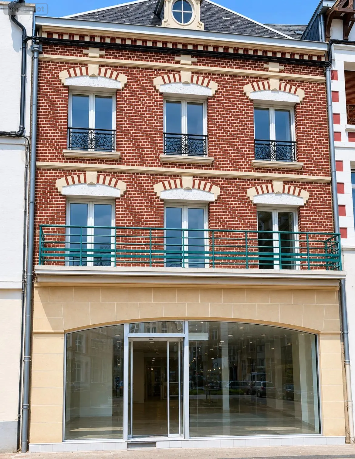Immeuble de rapport a vendre Péronne 80200 Somme 80 300 m2 327600 euros B0178 001