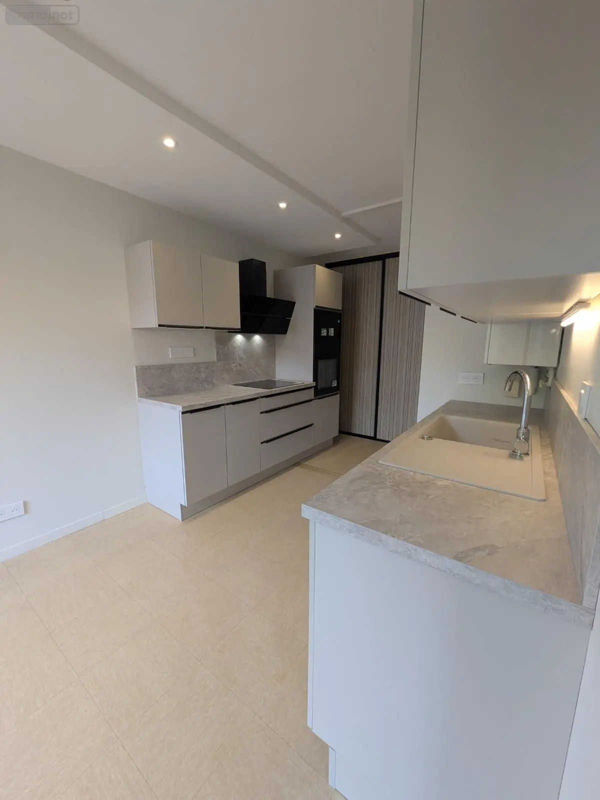 Location appartement Bourg-en-Bresse 01000 Ain 01 57 m2 790 euros T2 Cordeliers avec garage 001