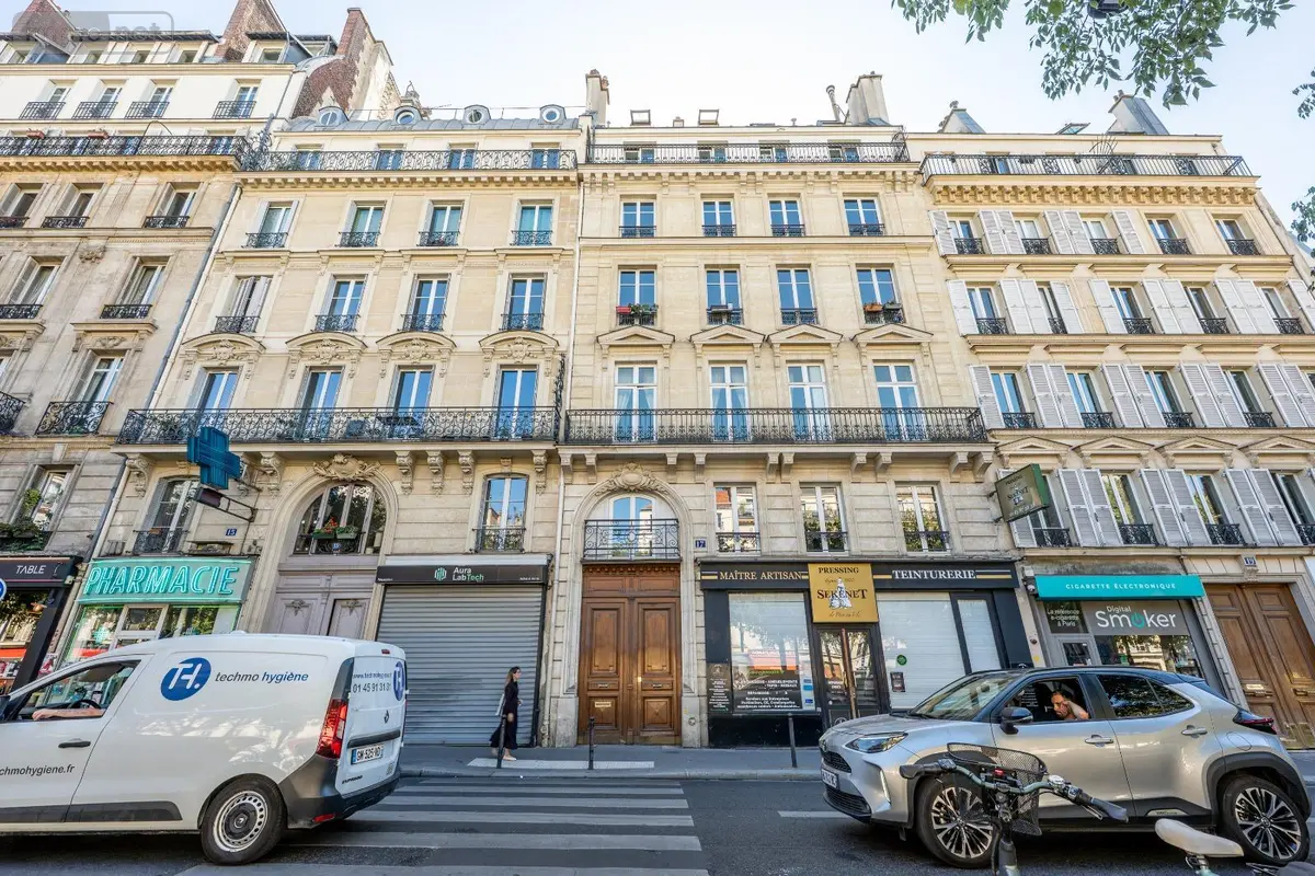 Appartement a vendre Paris 8e Arrondissement 75008 Paris 75 93 m2 3 pièces 987920 euros 3 PIECES + SERVICE BD BATIGNOLLES 001