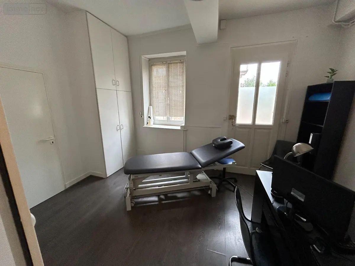 Location fonds et murs commerciaux Givry 71640 Saône-et-Loire 71 13 m2 1 pièce 450 euros Local professionnel 001