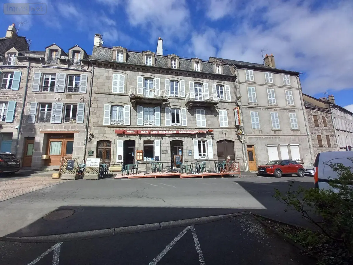 Fonds et murs commerciaux a vendre Murat 15300 Cantal 15 305000 euros 036/520 001