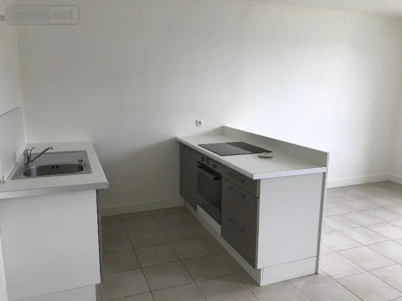 Location appartement Saint-André-les-Vergers 10120 Aube 10 55 m2 3 pièces 650 euros CROIX B 001