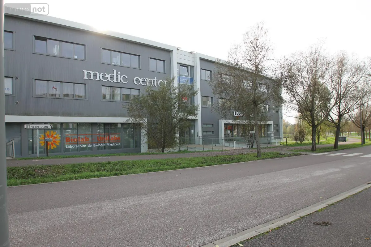 Location fonds et murs commerciaux Chalon-sur-Saône 71100 Saône-et-Loire 71 60 m2 3 pièces 1045 euros 13783/494 001