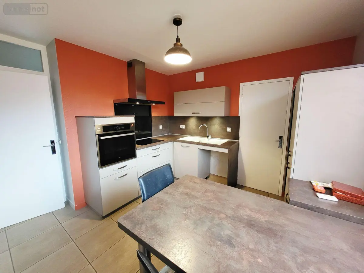 Appartement a vendre Ussel 19200 Corrèze 19 88 m2 3 pièces 99640 euros UA 119 001