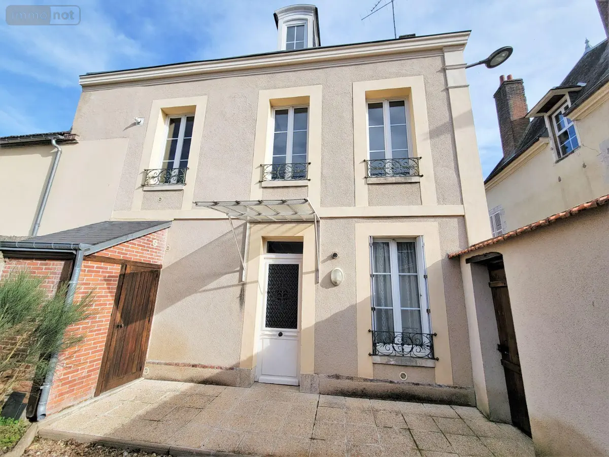 Immeuble de rapport a vendre Châteaudun 28200 Eure-et-Loir 28 110 m2 5 pièces 212500 euros RC/654 001