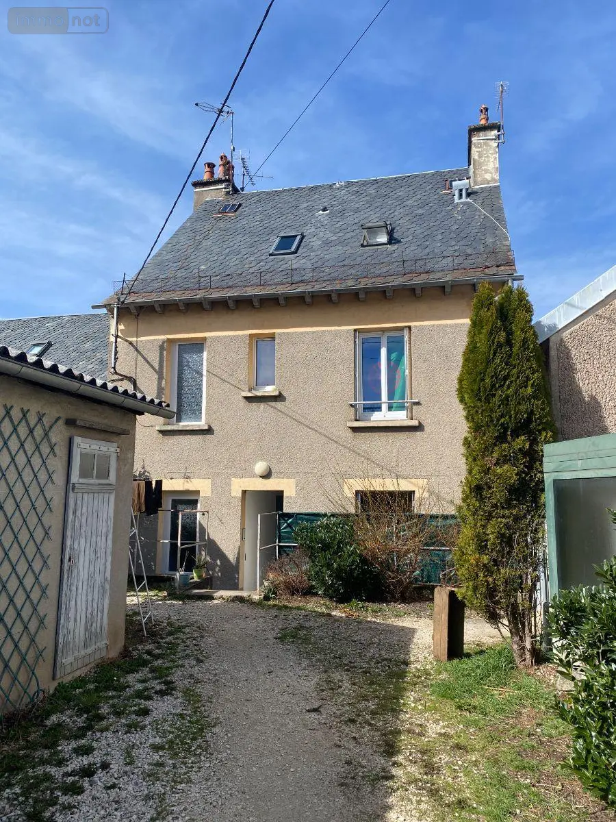 Immeuble de rapport a vendre Mauriac 15200 Cantal 15 190800 euros 15060/1063 001