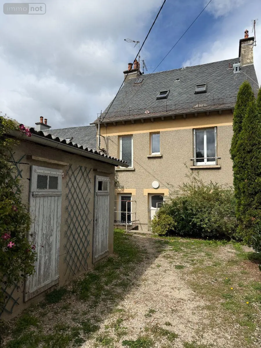 Immeuble de rapport a vendre Mauriac 15200 Cantal 15 169600 euros 15060/1063 001